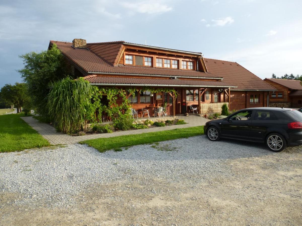 Restaurace Vraz Hotel Trhove Sviny Bagian luar foto