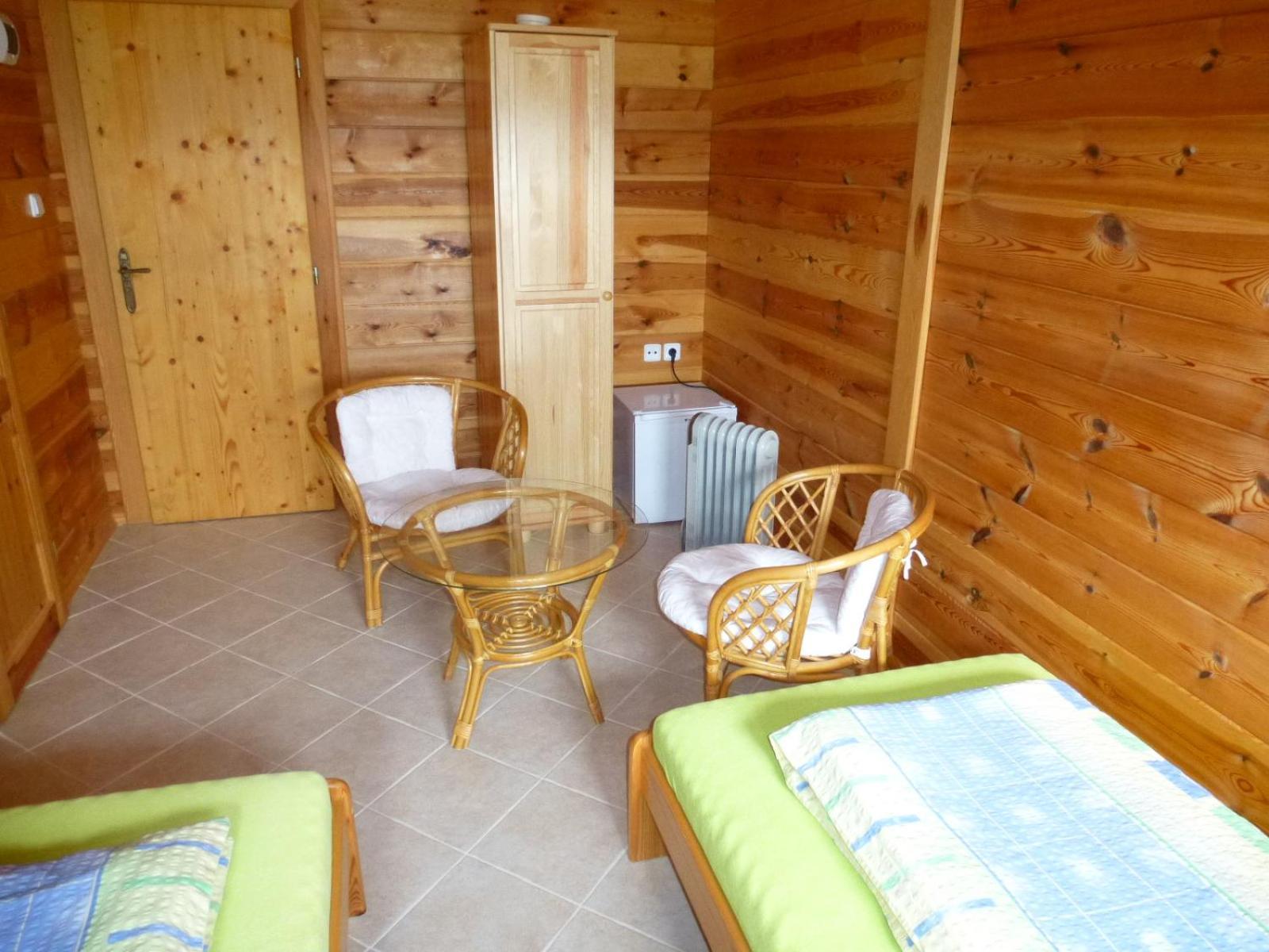 Restaurace Vraz Hotel Trhove Sviny Ruang foto